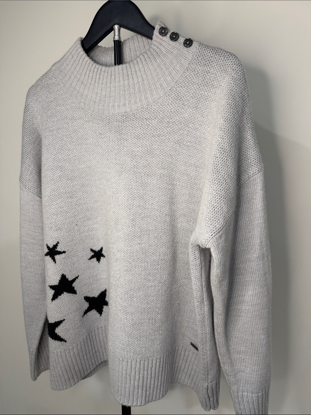Jones New York Light Gray Mock Neck Sweater with Black Star Detail